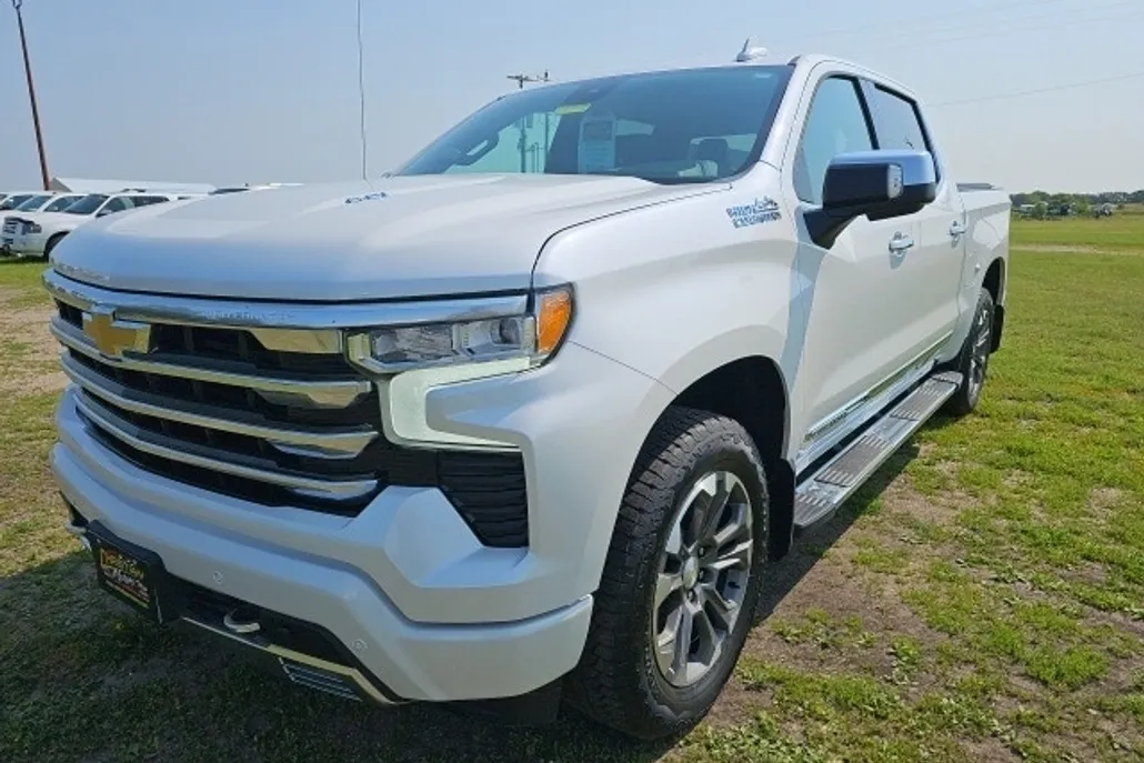 2023 Chevrolet Silverado 1500 High Country photo 1