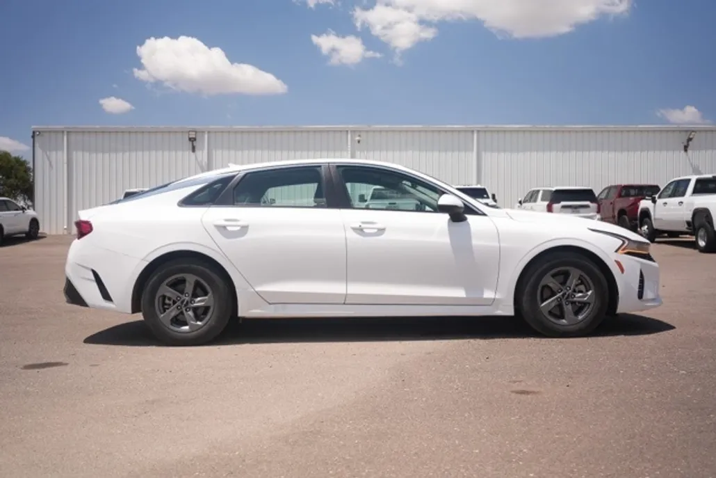 2023 Kia K5 LXS photo 1