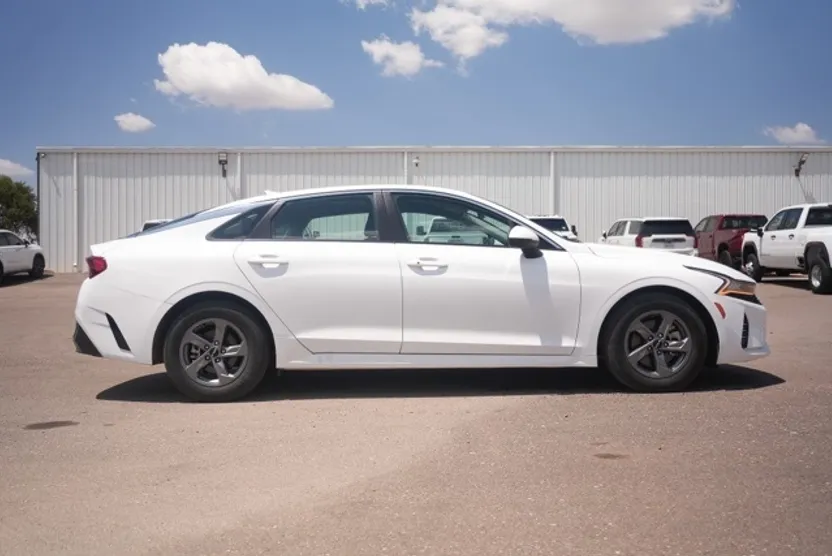 2023 Kia K5 LXS photo 1