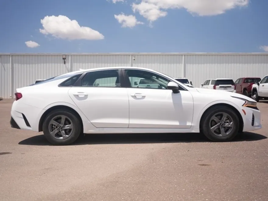 2023 Kia K5 LXS photo 1
