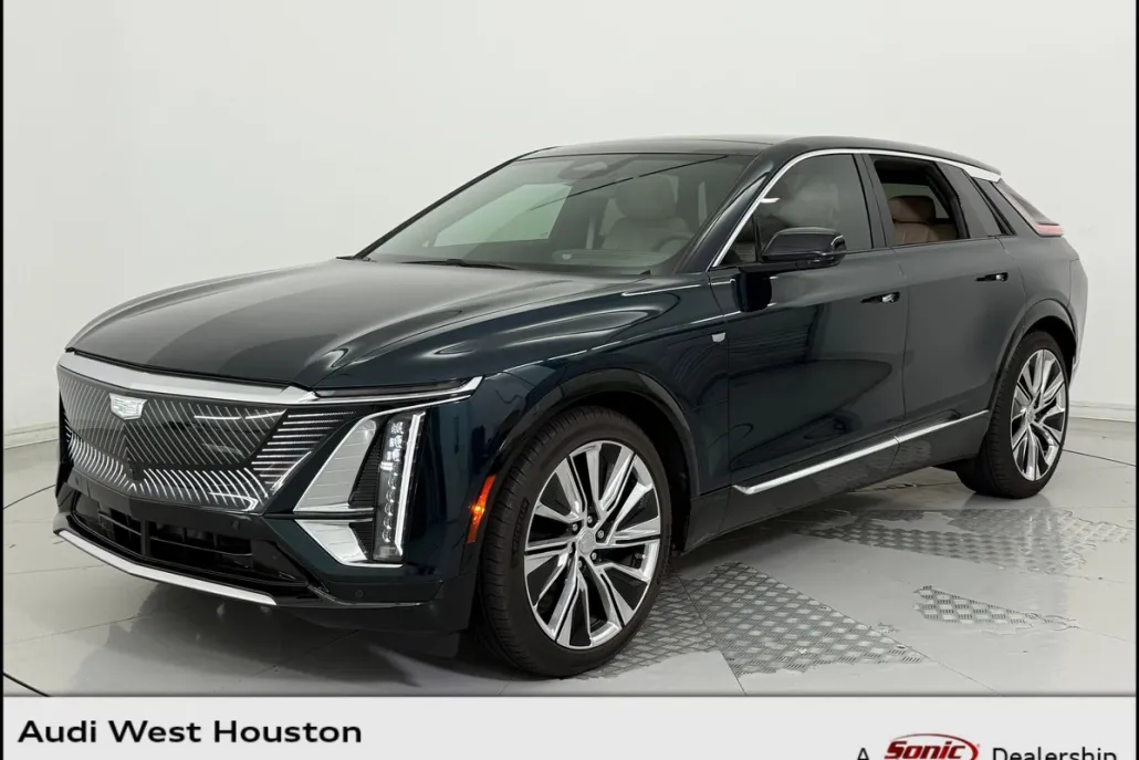 2024 Cadillac Lyriq Luxury photo 1
