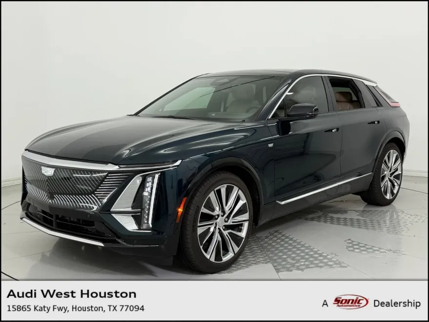 2024 Cadillac Lyriq Luxury photo 1