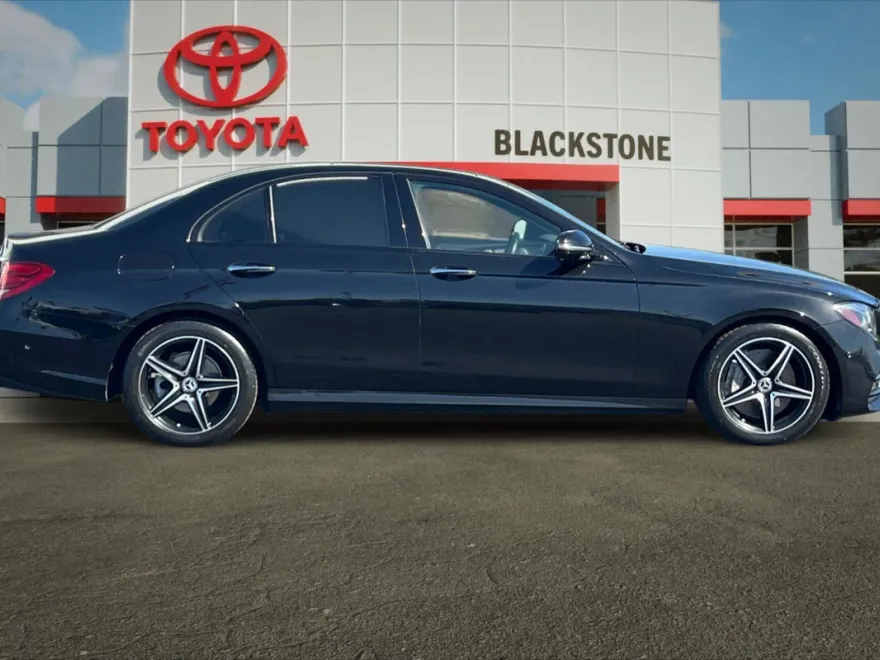 2019 Mercedes Benz E 300 photo 1