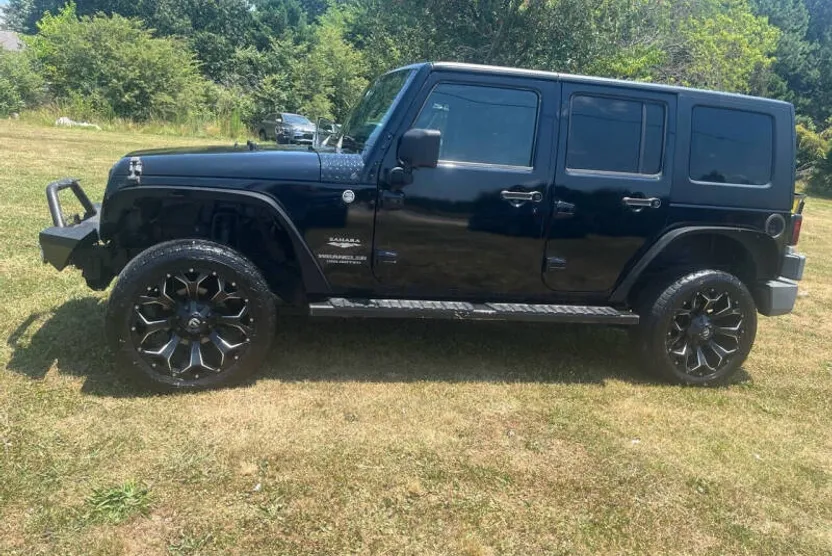 2009 Jeep Wrangler Unlimited Sahara photo 1