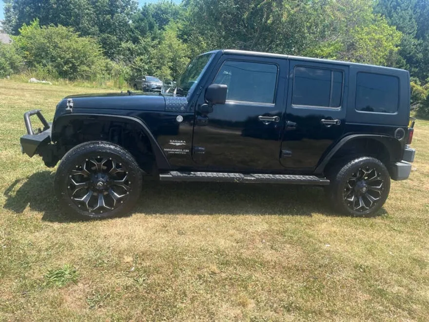 2009 Jeep Wrangler Unlimited Sahara photo 1