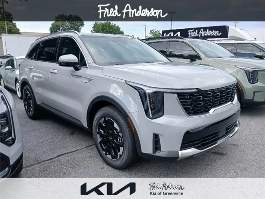 2025 Kia Sorento S photo 1