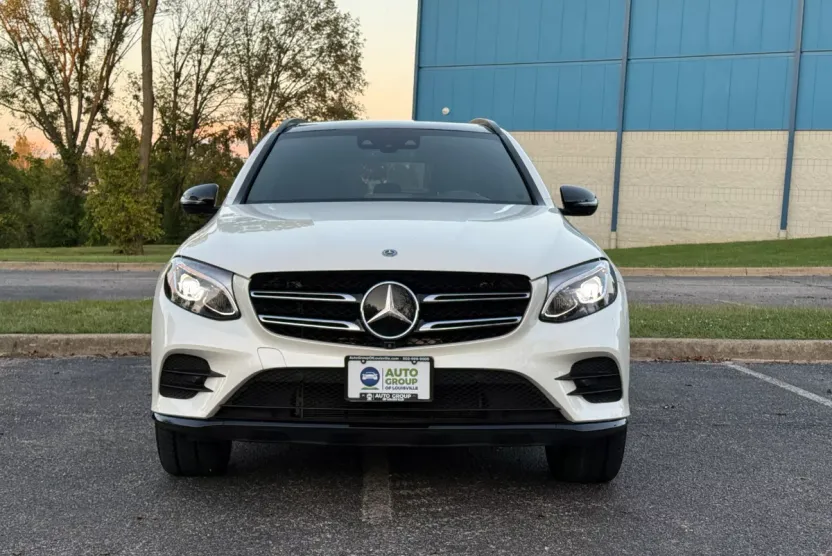 2018 Mercedes Benz GLC 300 4MATIC photo 1
