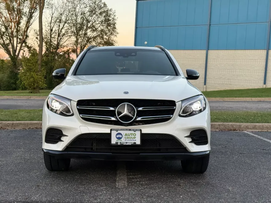 2018 Mercedes Benz GLC 300 4MATIC photo 1