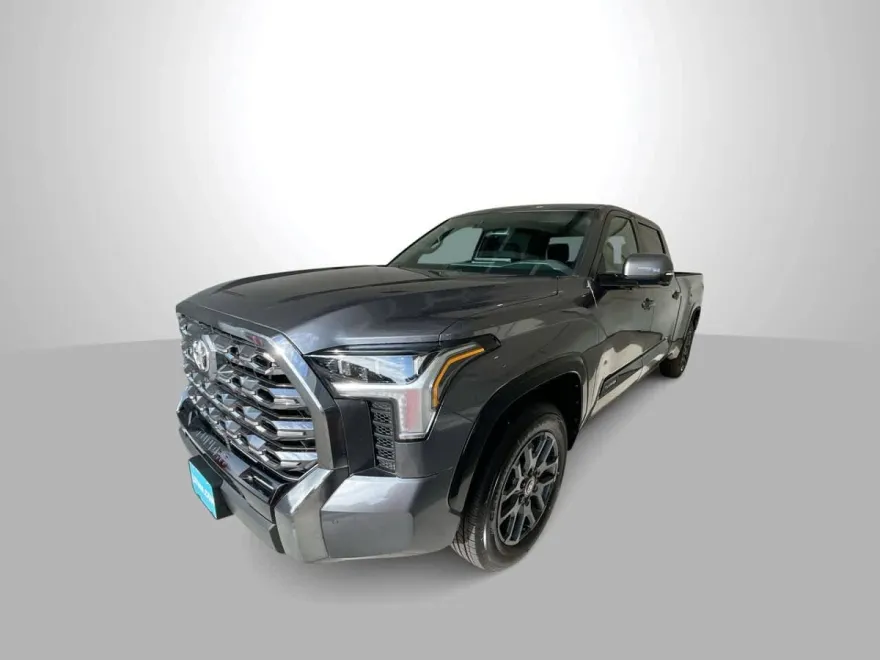 2025 Toyota Tundra Platinum CrewMax photo 1