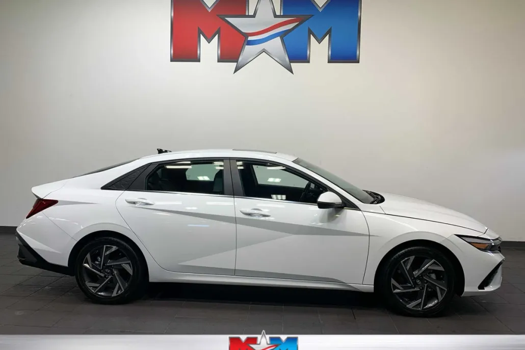 2024 Hyundai Elantra Hybrid Limited photo 1