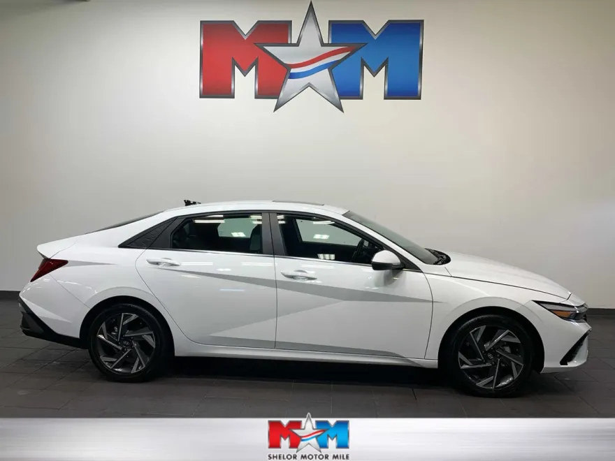 2024 Hyundai Elantra Hybrid Limited photo 1