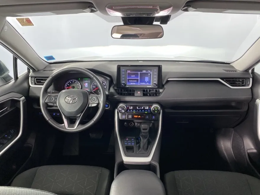 2022 Toyota RAV4 XLE photo 1