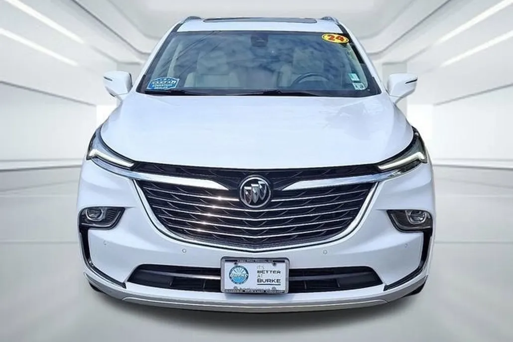 2024 Buick Enclave Essence photo 1