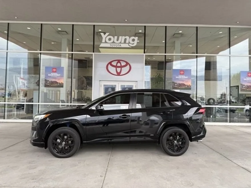 2022 Toyota RAV4 Hybrid SE photo 1