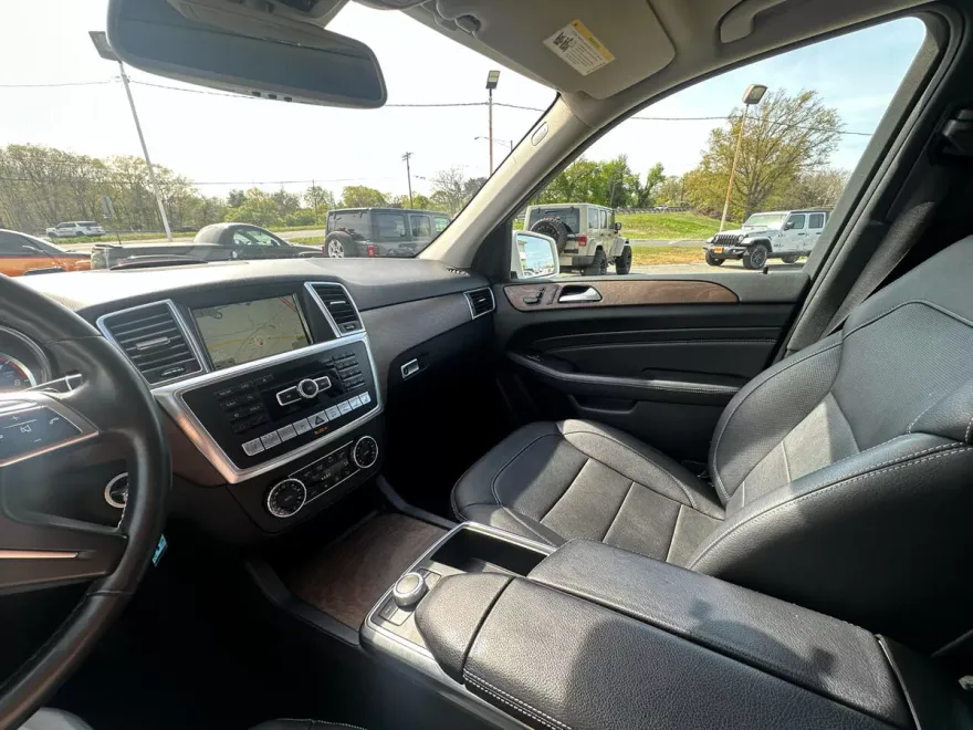 2015 Mercedes Benz ML 4MATIC 350 photo 18