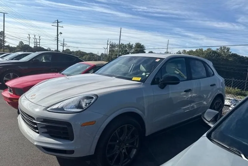 2022 Porsche Cayenne Platinum Edition photo 1