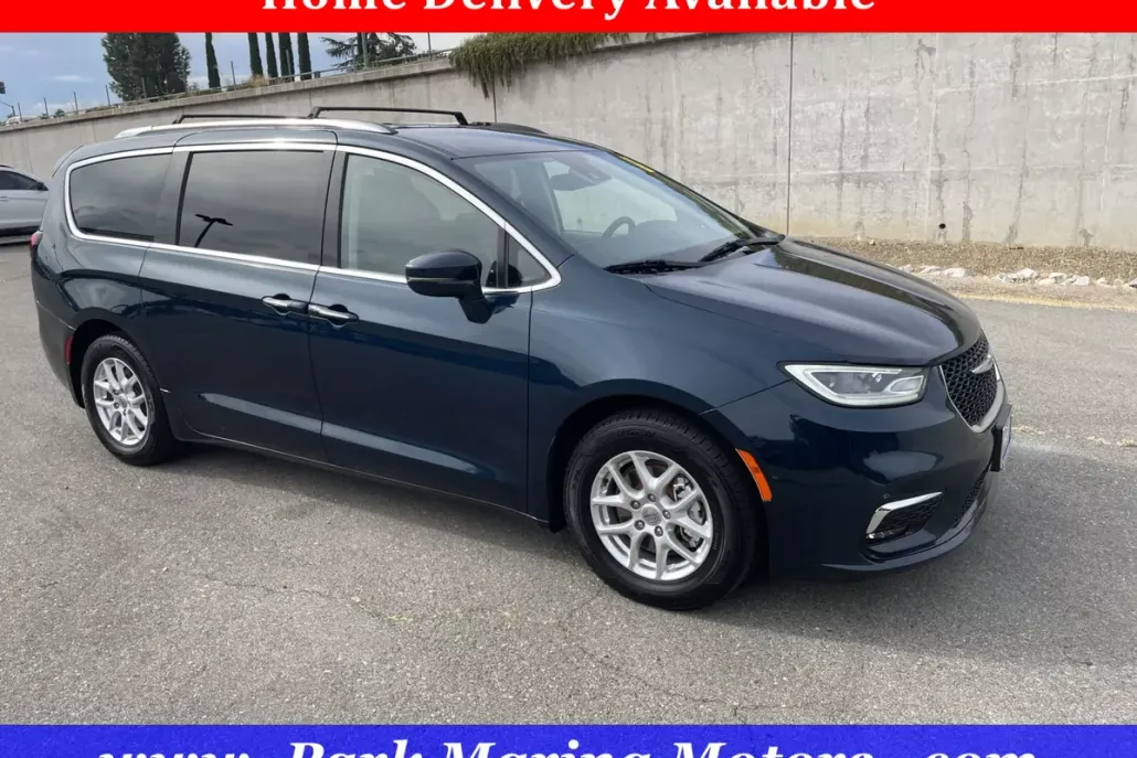2021 Chrysler Pacifica Touring L photo 1