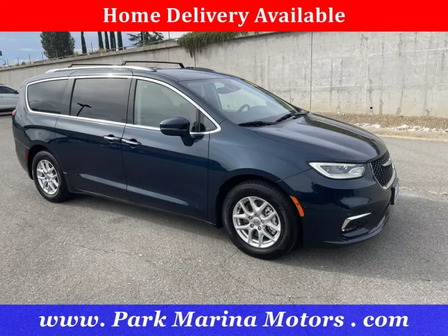 2021 Chrysler Pacifica Touring L photo 1