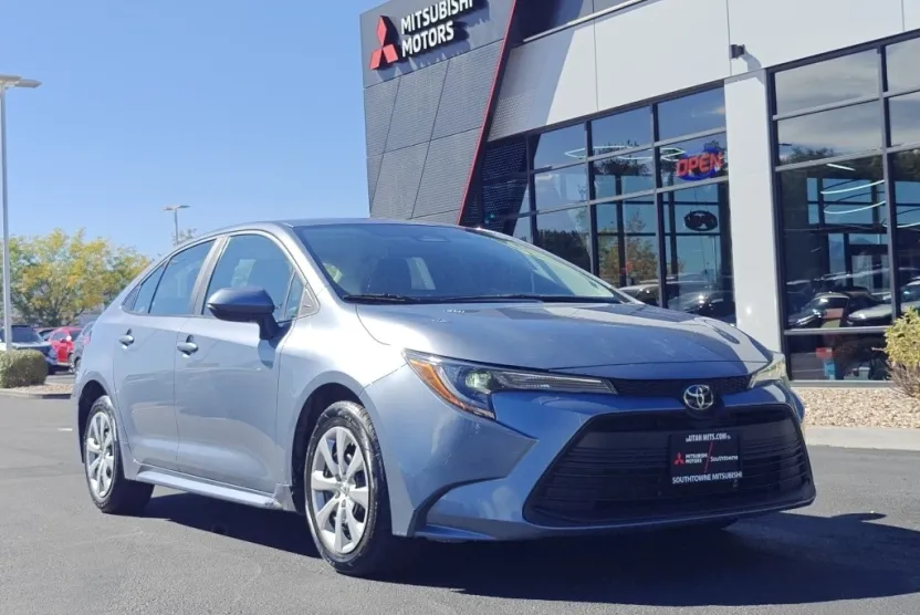 2024 Toyota Corolla LE photo 1
