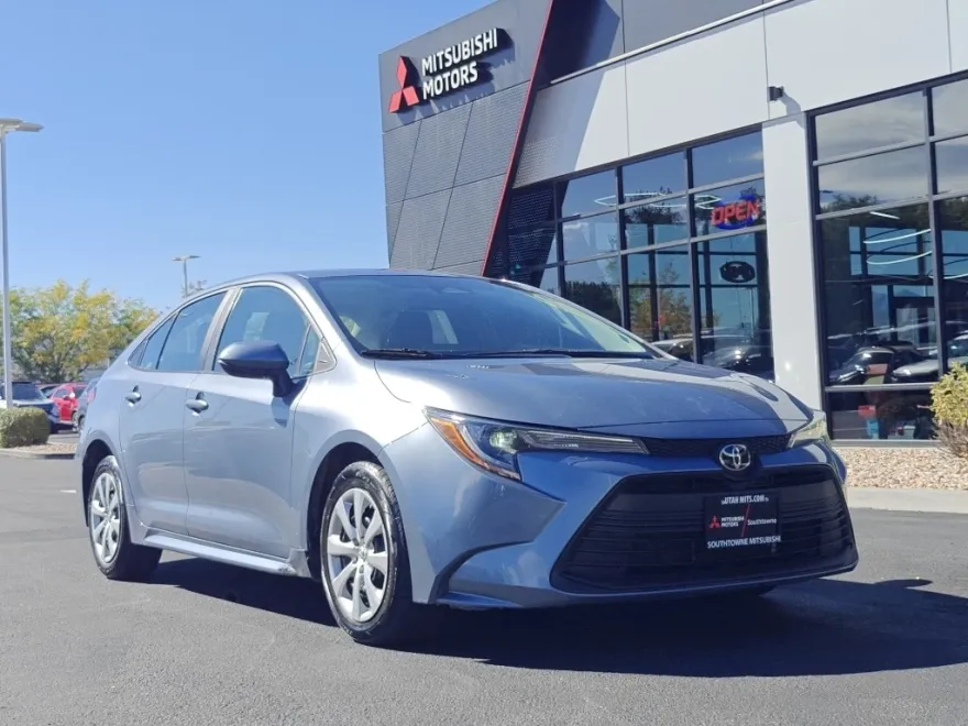 2024 Toyota Corolla LE photo 1