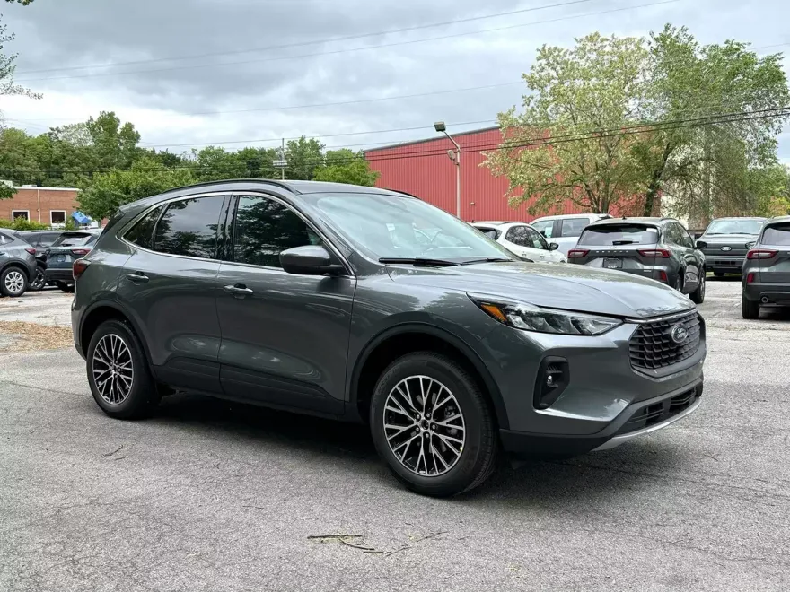 2025 Ford Escape photo 1