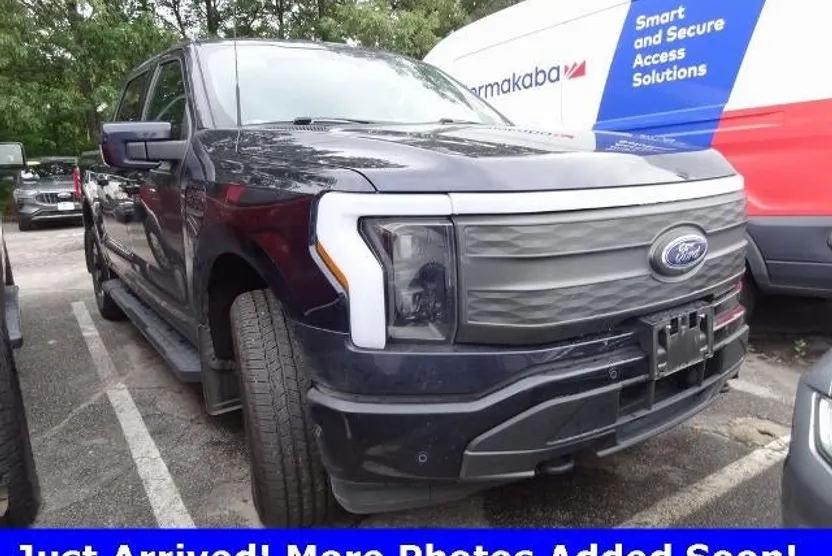 2022 Ford F-150 Lightning Lariat photo 1