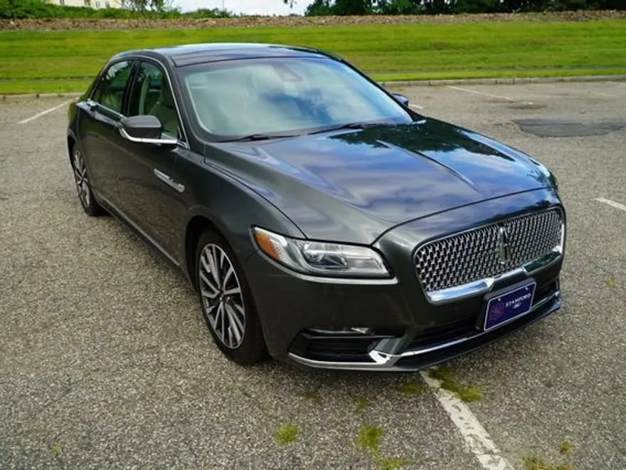 2019 Lincoln Continental Select photo 1
