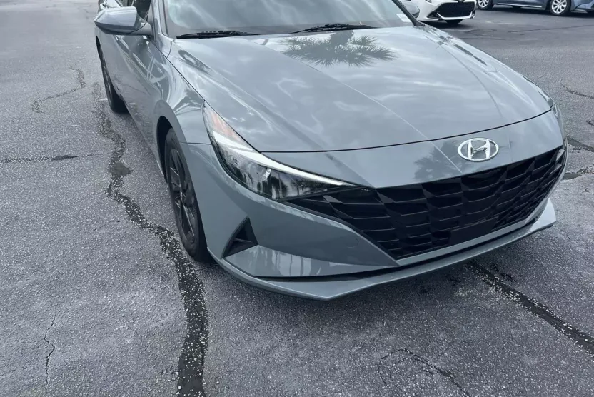 2022 Hyundai Elantra SEL Convenience photo 1