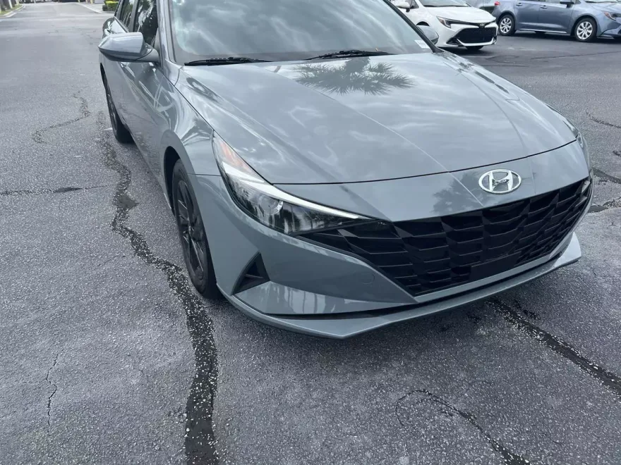 2022 Hyundai Elantra SEL Convenience photo 1