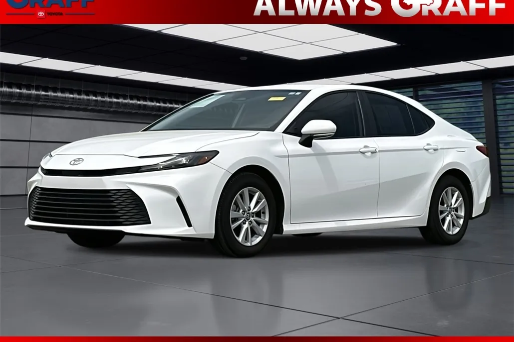 2025 Toyota Camry LE photo 1