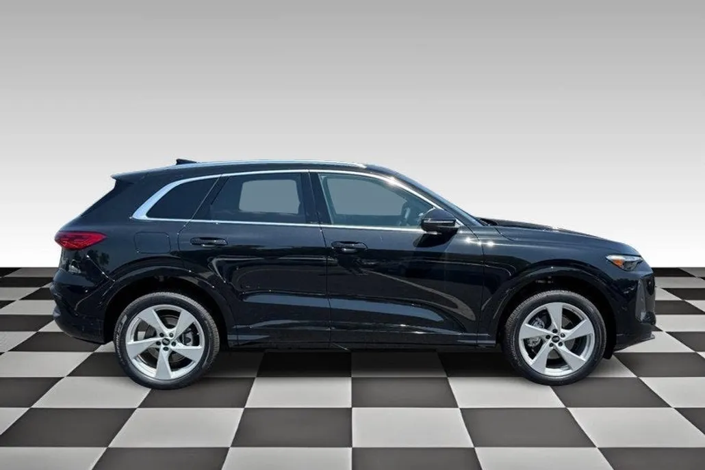 2025 Audi Q5 Premium Plus photo 1