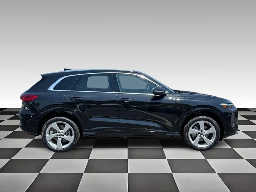 2025 Audi Q5 Premium Plus photo 1