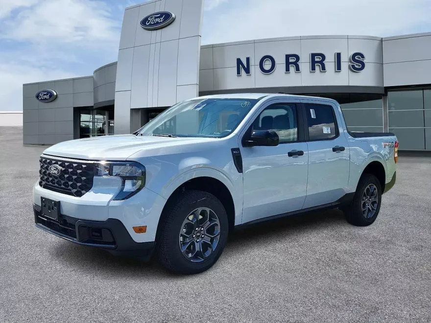 2025 Ford Maverick XLT photo 1