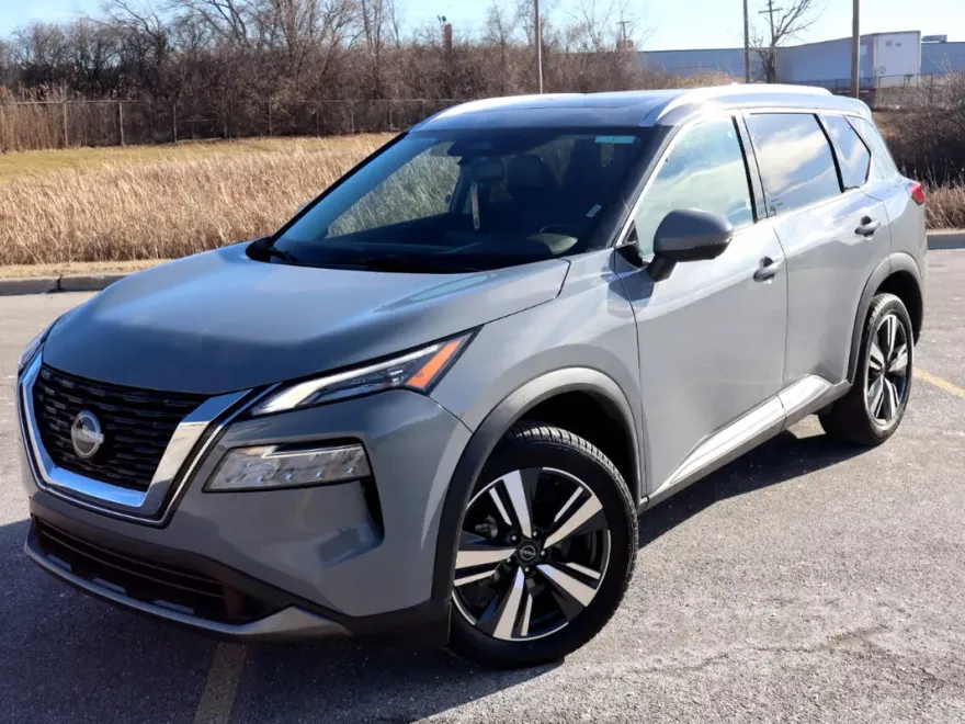 2023 Nissan Rogue SL photo 1