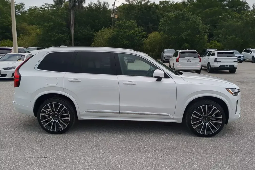 2026 Volvo XC90 B5 Plus photo 1