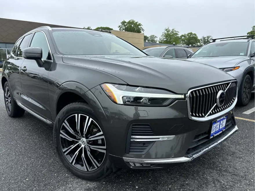 2022 Volvo XC60 B5 Inscription photo 1