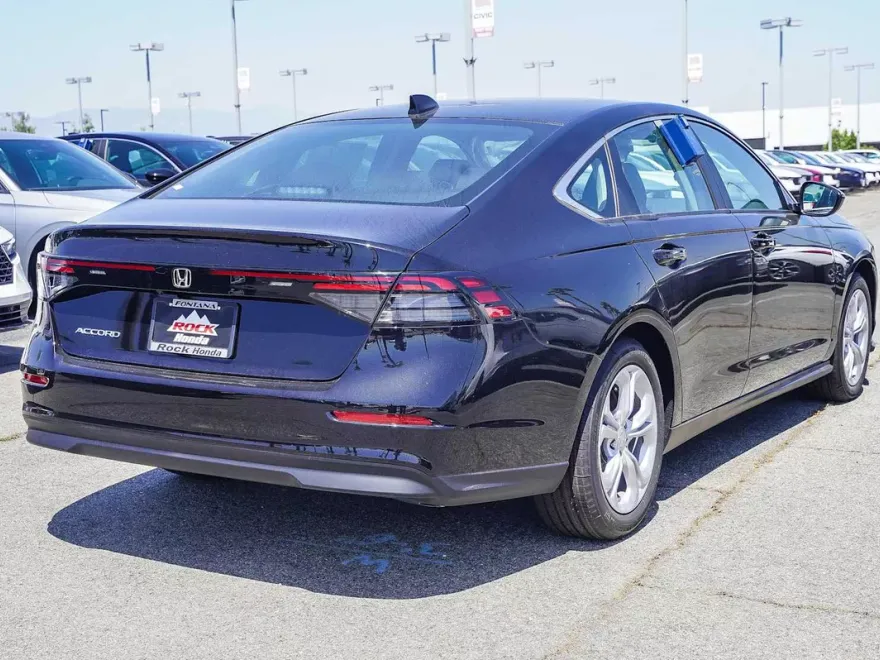 2025 Honda Accord LX photo 1