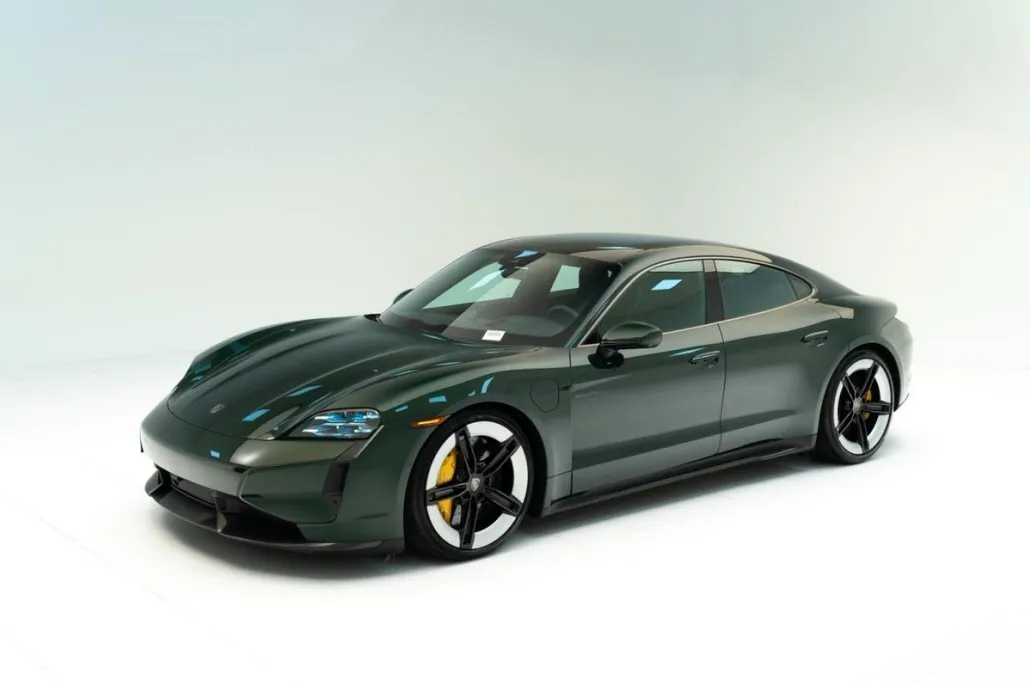 2025 Porsche Taycan Turbo S photo 1