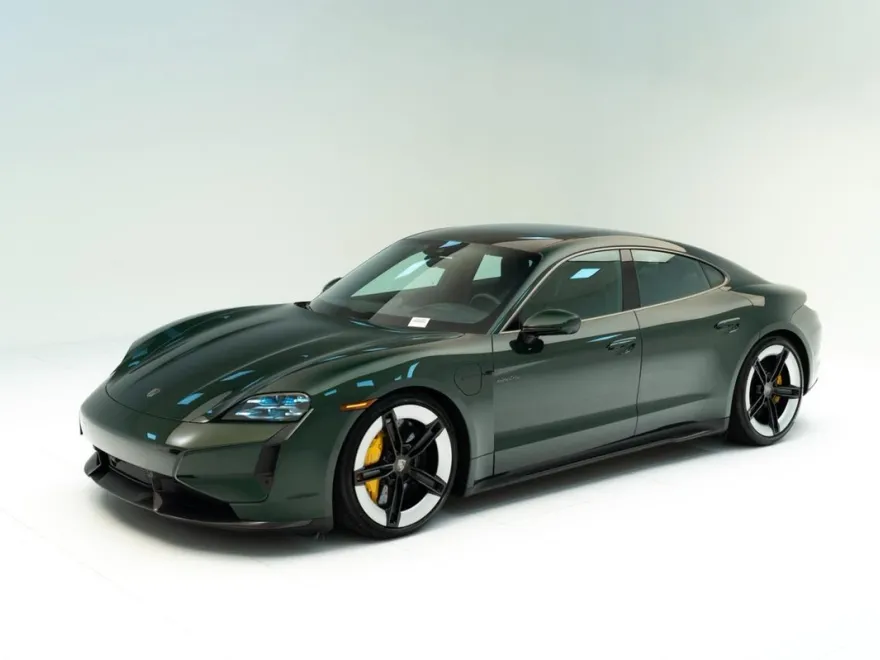 2025 Porsche Taycan Turbo S photo 1