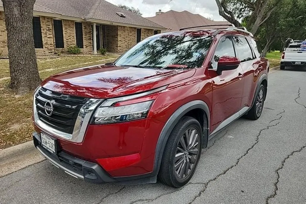 2023 Nissan Pathfinder SL photo 1