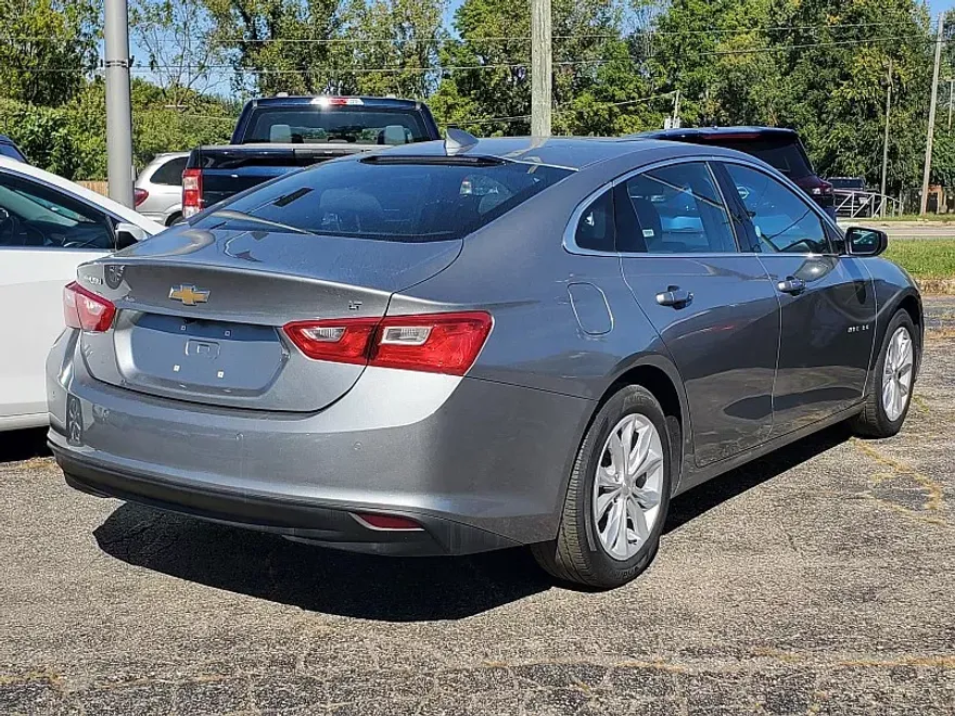 2024 Chevrolet Malibu 1LT photo 1