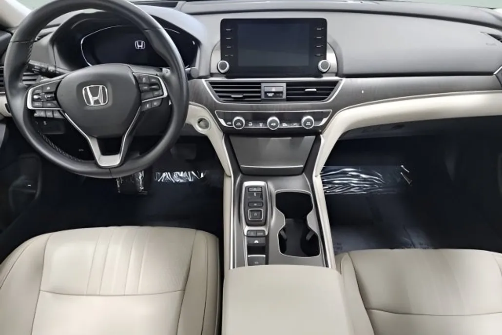 2019 Honda Accord Hybrid Touring photo 1