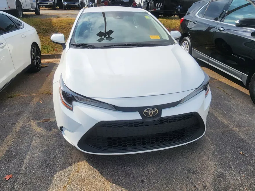 2020 Toyota Corolla LE photo 1