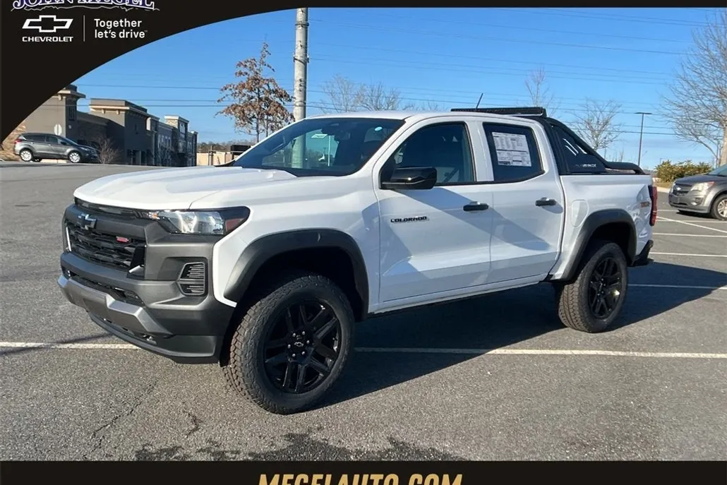 2025 Chevrolet Colorado Trail Boss photo 1