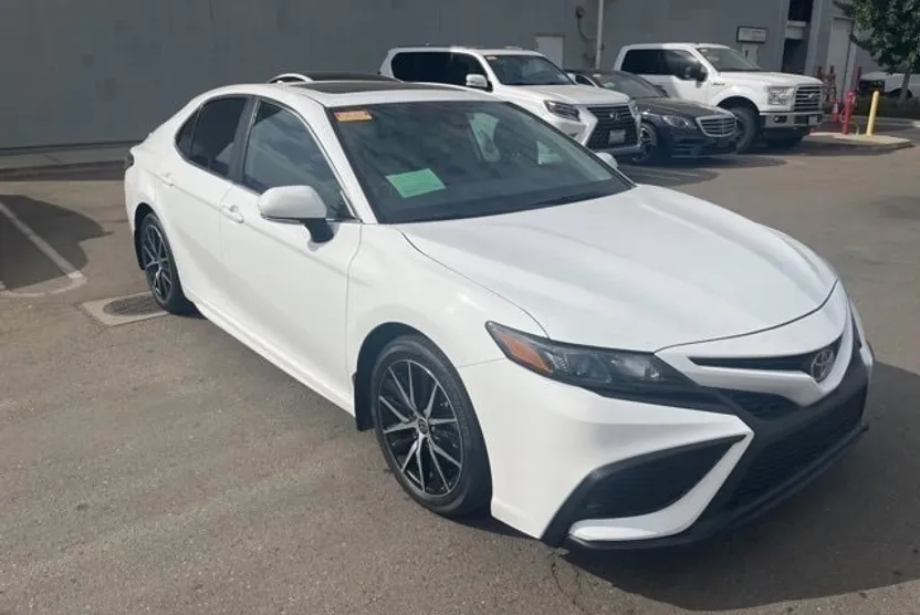 2023 Toyota Camry SE photo 1