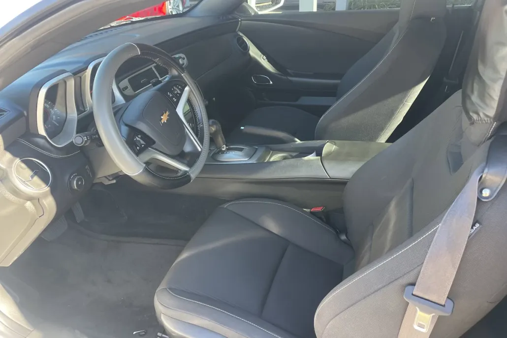 2015 Chevrolet Camaro 1LT photo 1