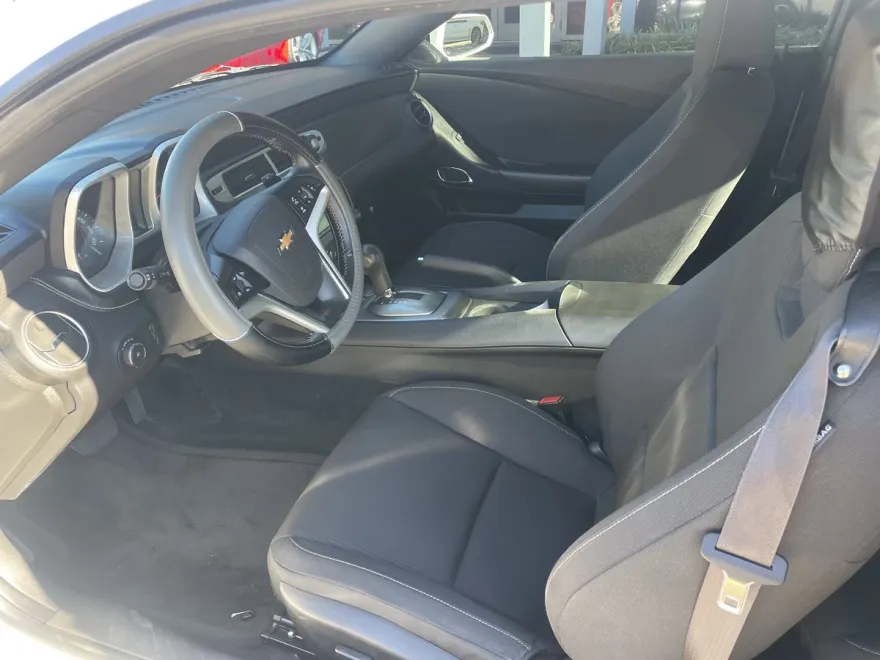 2015 Chevrolet Camaro 1LT photo 1