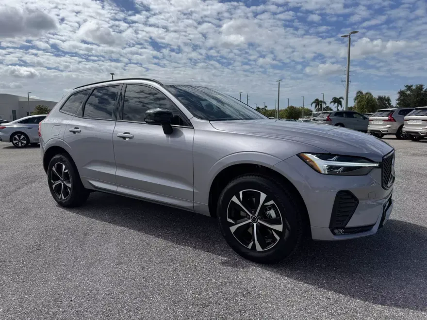 2026 Volvo XC60 B5 Core photo 1