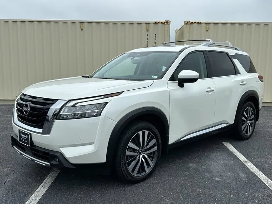 2022 Nissan Pathfinder Platinum photo 1