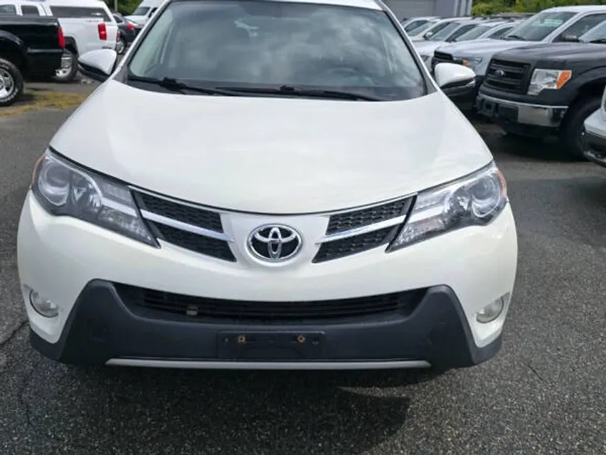 2013 Toyota RAV4 XLE photo 1
